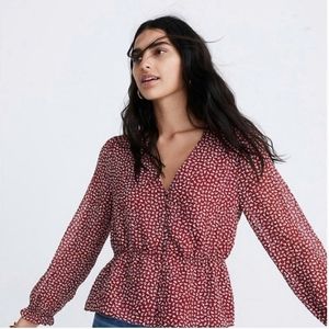 Madewell overture top in ditsy flowers size xs. Burgundy with shirred waist and